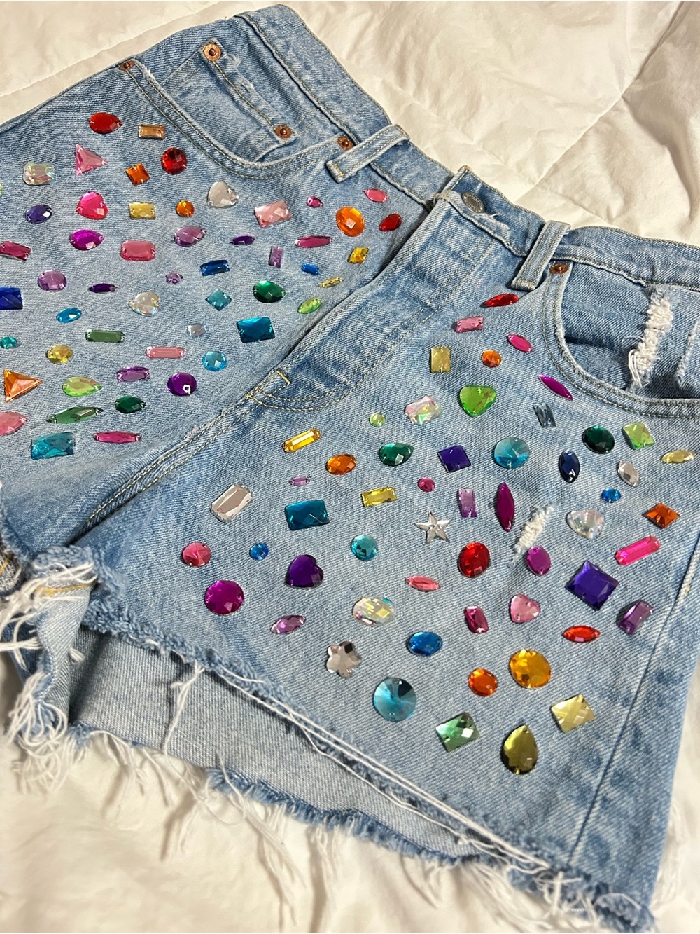 Levis rib cage Denim High-Rise shorts with hand sewn gems size 28 - Picture 3 of 10
